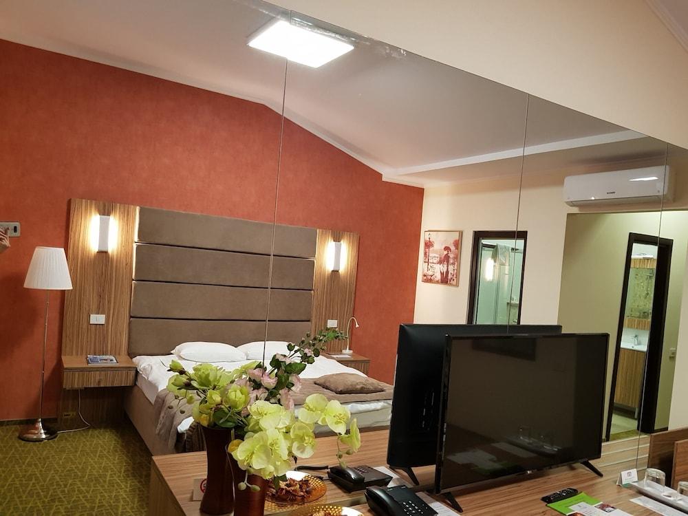 Hotel Tecadra Pipera Екстер'єр фото